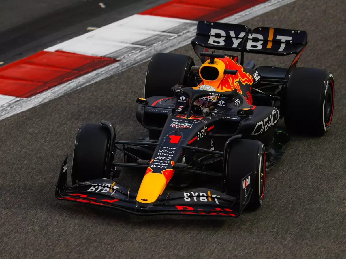 Max Verstappen Foto zur News: Verstappen: F1-Autos im Windschatten jetzt "kontrollierbarer"