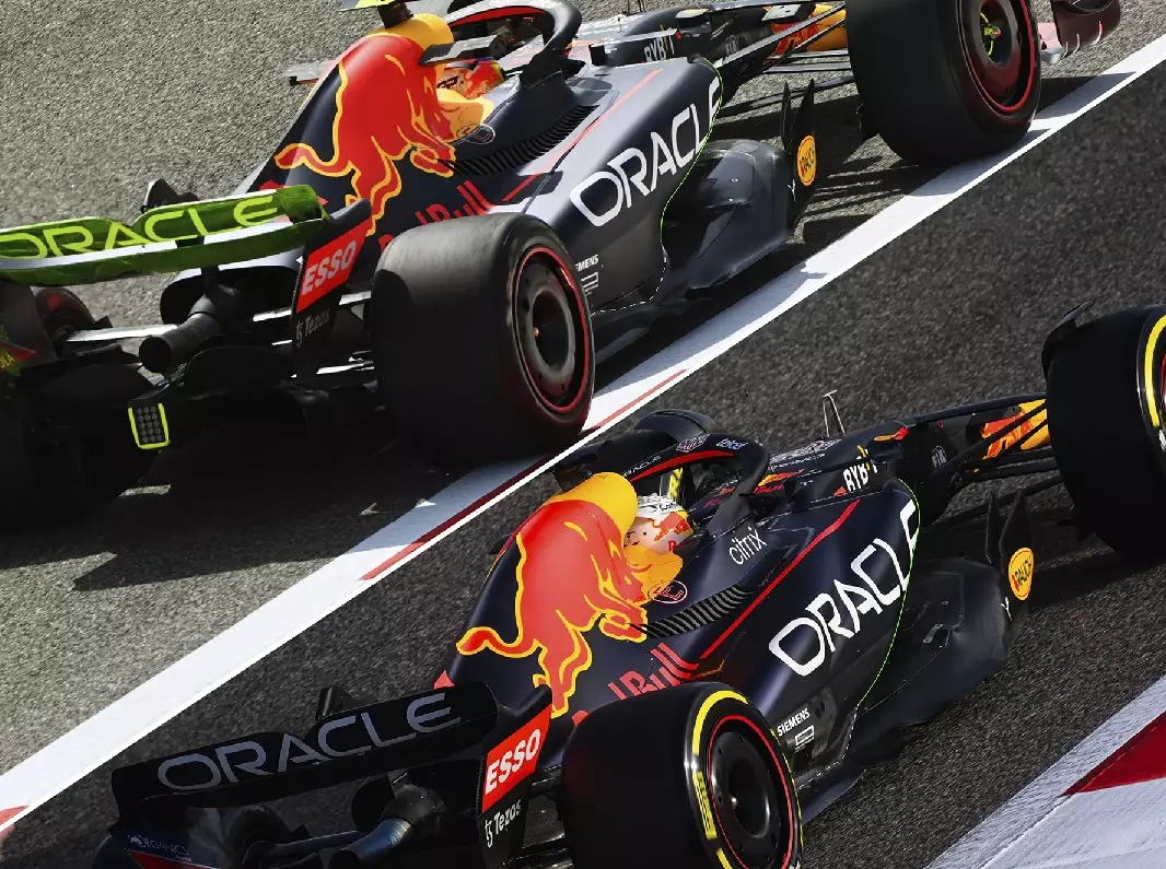 Red Bull RB18: Vergleich der Seitenkasten-Form in der Formel 1 2022 Foto zur News: "Show #AND# Tell" F1-Technik: Das verraten die Teams über ihre neuen Teile
