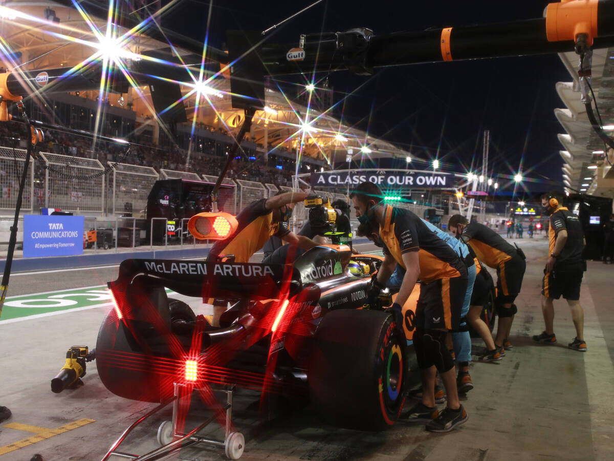 Foto zur News: Schwierigkeiten von Norris #AND# Ricciardo in Bahrain: McLaren nennt Faktoren