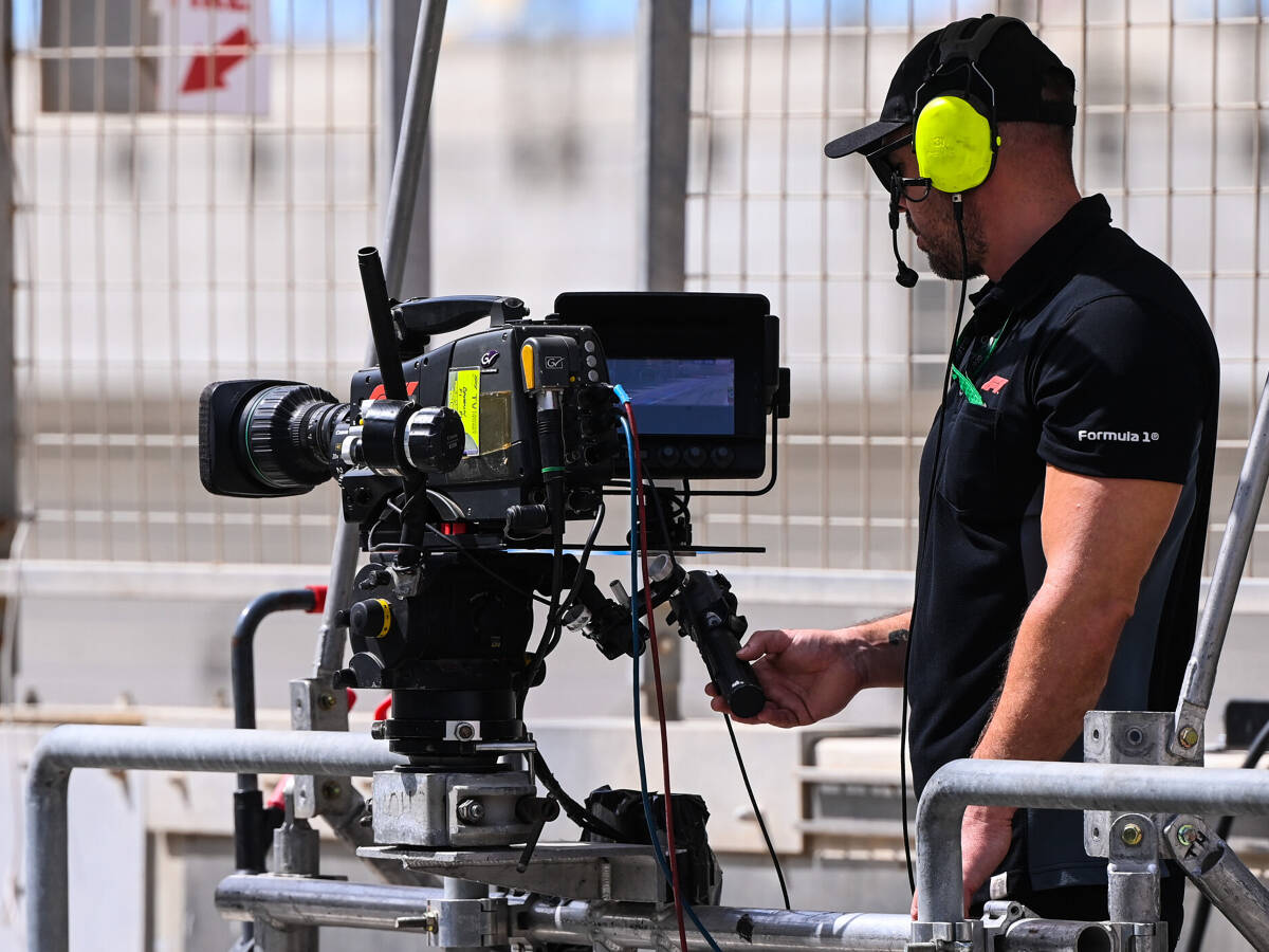 Foto zur News: Helmkamera, HDR, Drohnen: Das ist alles neu im Formel-1-Fernsehen 2022!