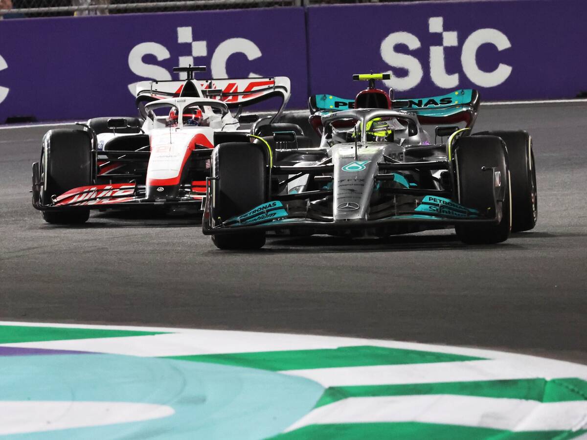 Foto zur News: Boxenchaos bei Mercedes: Wie Lewis Hamilton beim VSC geschlafen hat