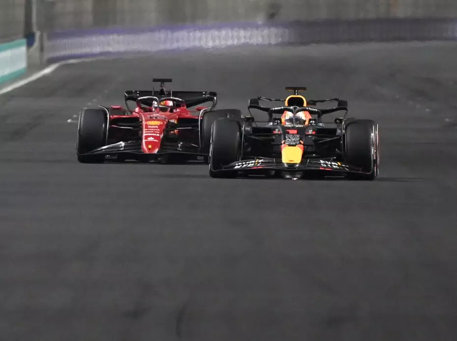 Max Verstappen, Charles Leclerc Foto zur News: Zehn Kilo zu schwer: Wie viel Pace steckt noch im Red Bull?