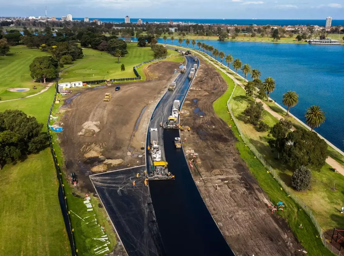 Bauarbeiten an der früheren Schikane Kurve 9/10 des Albert Park Circuits in Melbourne Foto zur News: F1 Australien 2022: Was sich im Albert Park in Melbourne geändert hat