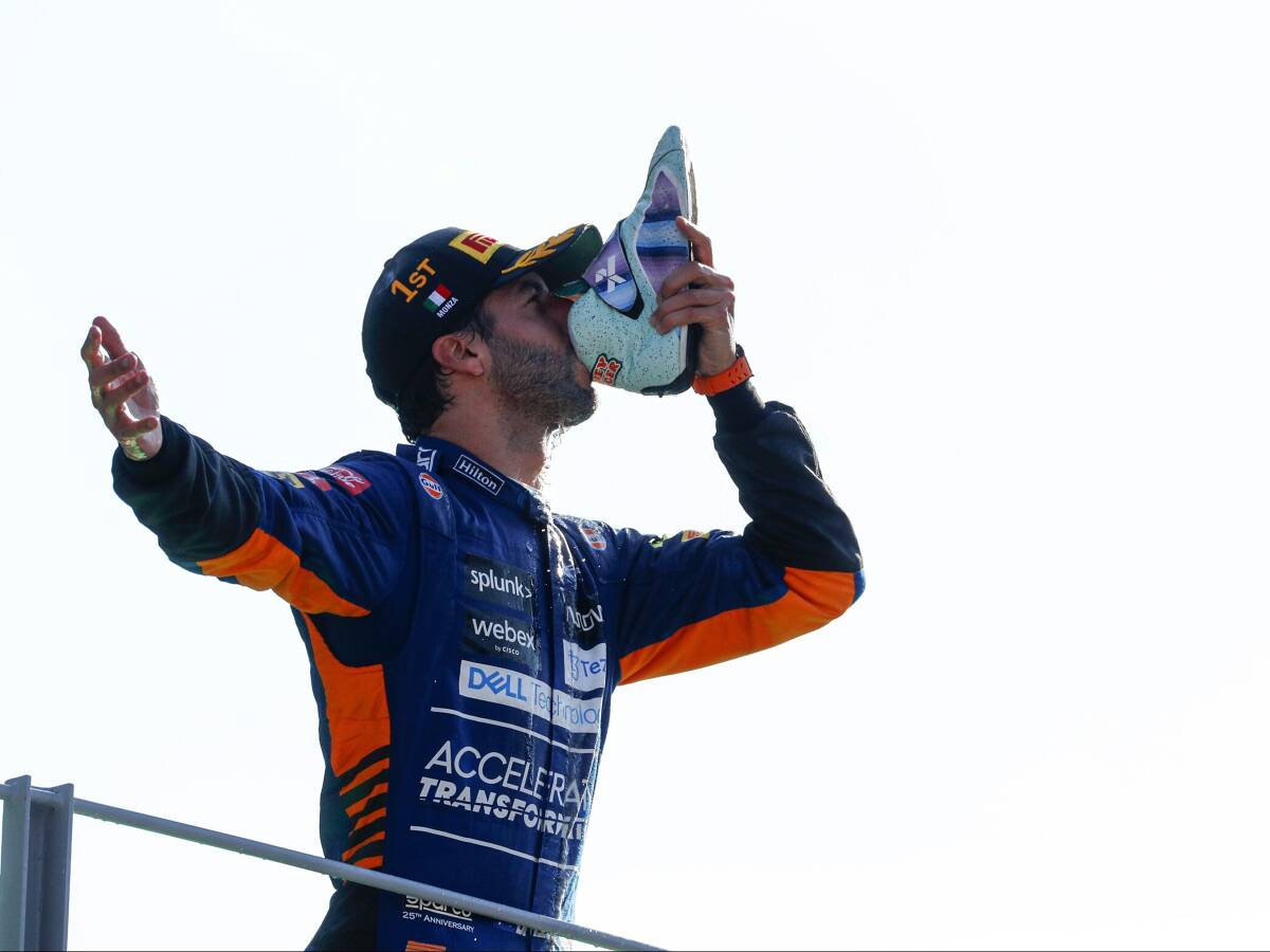 Foto zur News: Daniel Ricciardo bringt für 700 Dollar einen Weindekanter als "Shoey" heraus
