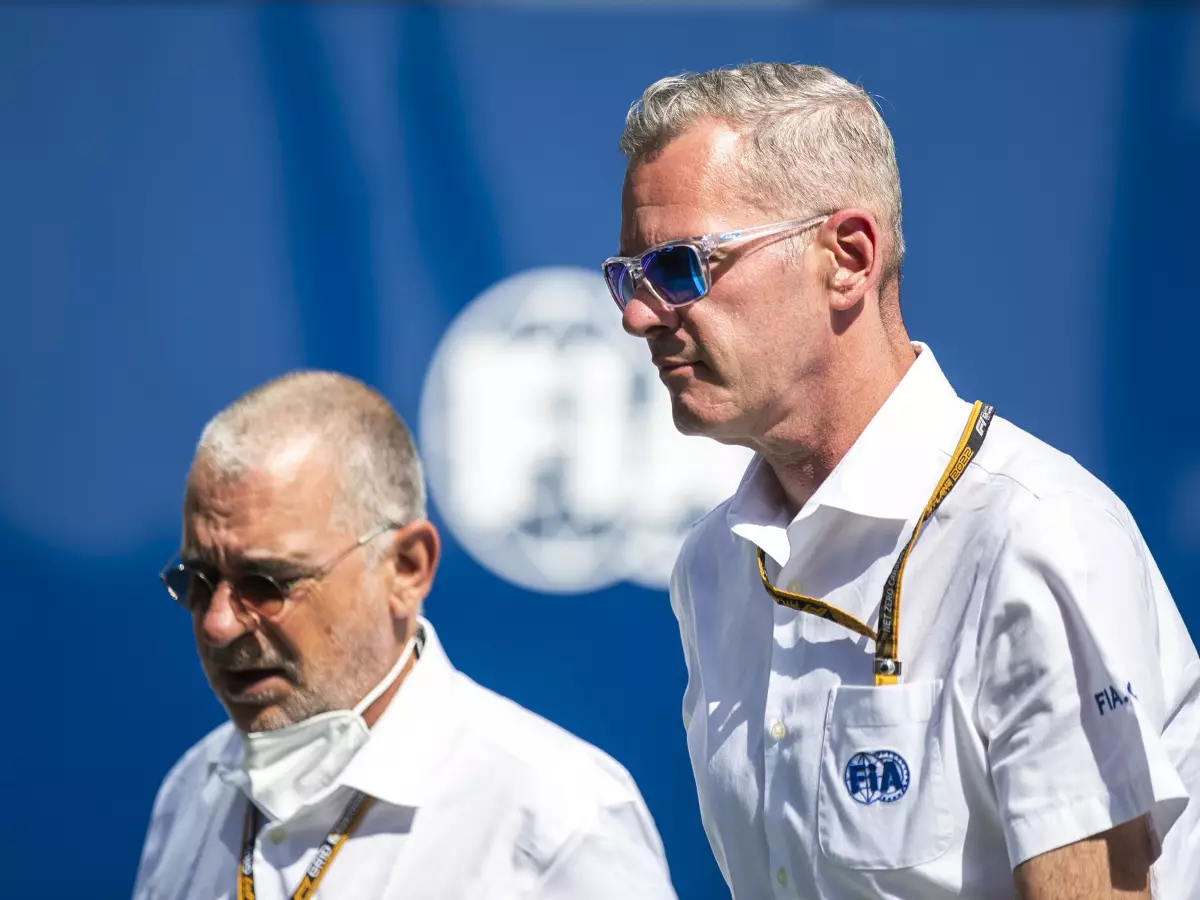 Die beiden Formel-1-Rennleiter 2022: Eduardo Freitas und Niels Wittich (von links) Foto zur News: Eduardo Freitas gibt in Spanien sein Debüt als F1-Renndirektor