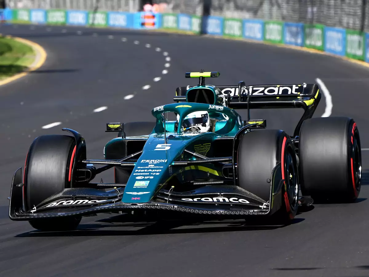 Sebastian Vettel (Aston Martin AMR22) im Freien Training zum Formel-1-Rennen in Australien 2022 Foto zur News: "Warten erst auf mehr Pace": Noch kein Name für Vettels Aston Martin