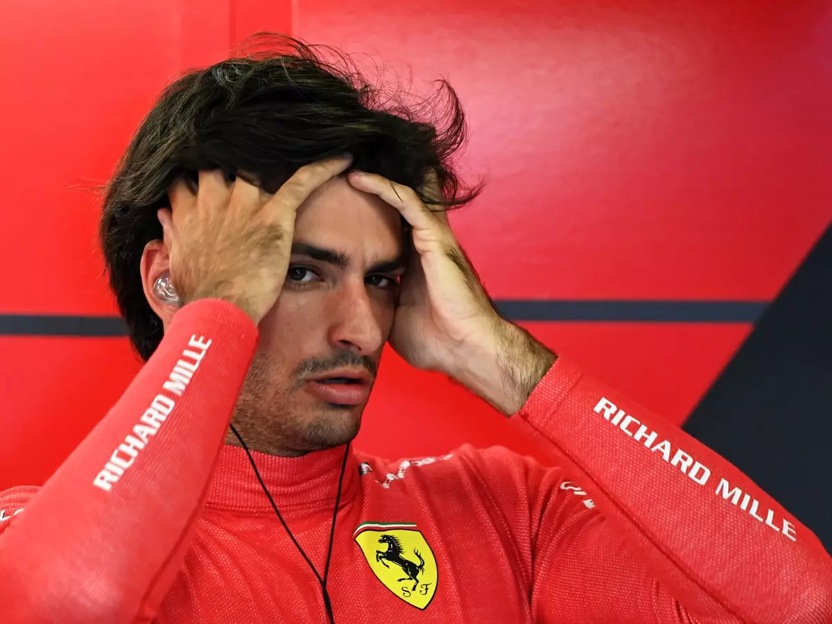 Foto zur News: Carlos Sainz tobt nach Panne: "Mattia weiß, dass ich wütend bin!"