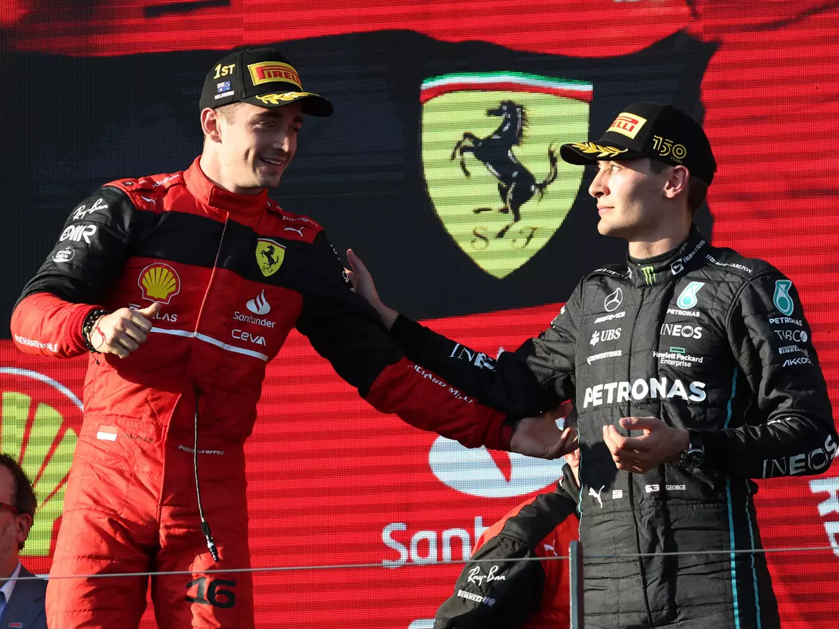 Charles Leclerc (Ferrari) und George Russell (Mercedes) auf dem Podium beim Formel-1-Rennen in Australien 2022 Foto zur News: Dominiert Charles Leclerc jetzt die Formel-1-WM 2022?