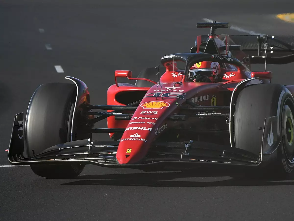 Charles Leclerc im Ferrari F1-75 in Melbourne 2022 Foto zur News: Überlegener WM-Leader: Ungewohnte Situation für Leclerc