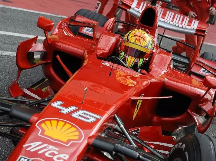 Valentino Rossi im Ferrari F2008 Foto zur News: Teamchef: Valentino Rossi hätte große Formel-1-Karriere haben können