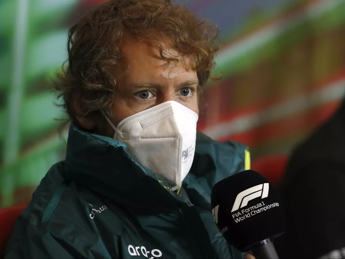 Sebastian Vettel Foto zur News: Sebastian Vettel: Form von Aston Martin entscheidet über Zukunft