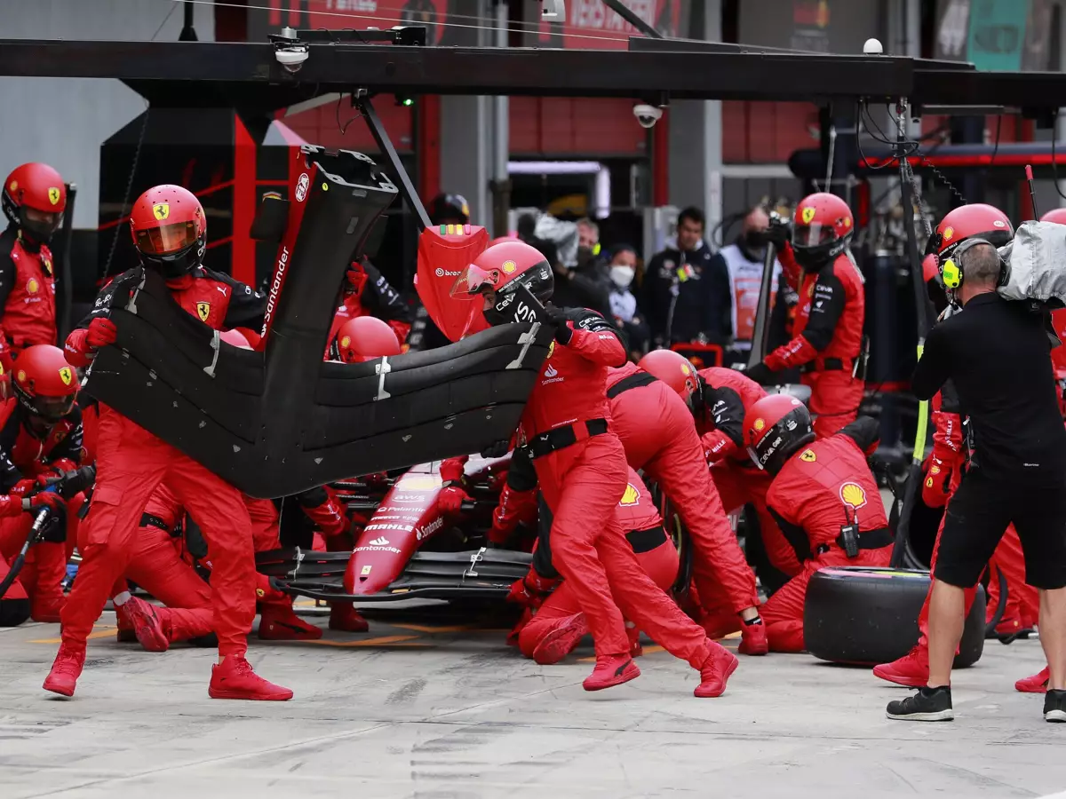 Neue Nase für den Ferrari F1-75 von Charles Leclerc nach dem Abflug auf P3 im Formel-1-Rennen in Imola 2022 Foto zur News: Charles Leclerc: "Das darf nicht wieder passieren!"