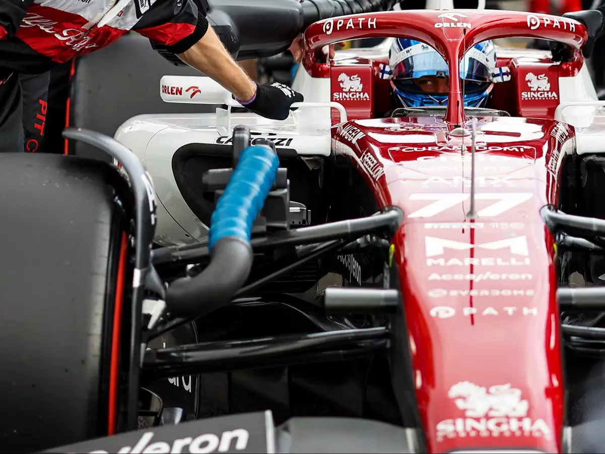 Valtteri Bottas im modifizierten Alfa Romeo C42 beim Formel-1-Rennen 2022 in Imola Foto zur News: Formel-1-Technik: Wie Alfa Romeo den C42 für Imola umgebaut hat