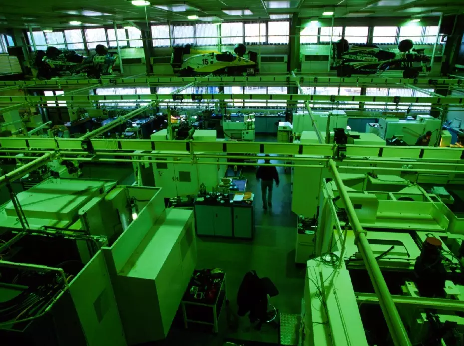 Die Renault-Werkshallen in Viry-Chatillon in Frankreich (Archivbild) Foto zur News: Renault: Jetzt investieren für die Formel-1-Antriebe von morgen