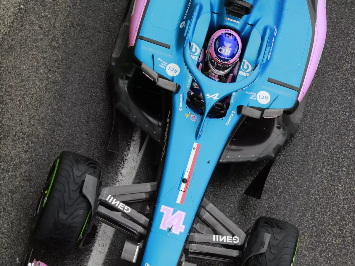 Fernando Alonso im Alpine A522 in Imola Foto zur News: Formel-1-Technik: So spart Alpine mit dem Imola-Update Gewicht ein