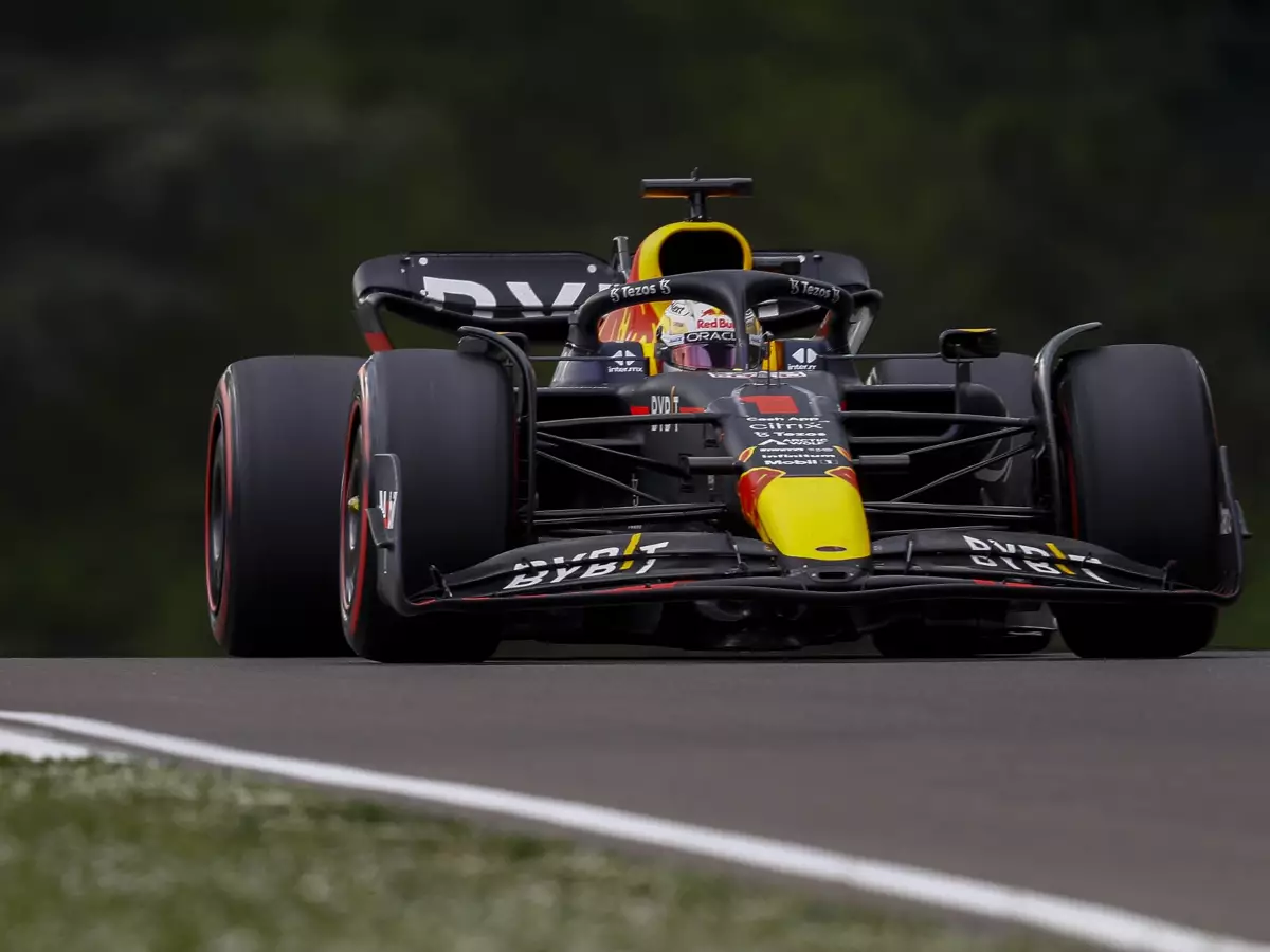 Max Verstappen im Red Bull RB18 in Imola 2022 Foto zur News: Max Verstappen: Ist Red Bull ab jetzt Formel-1-Favorit?