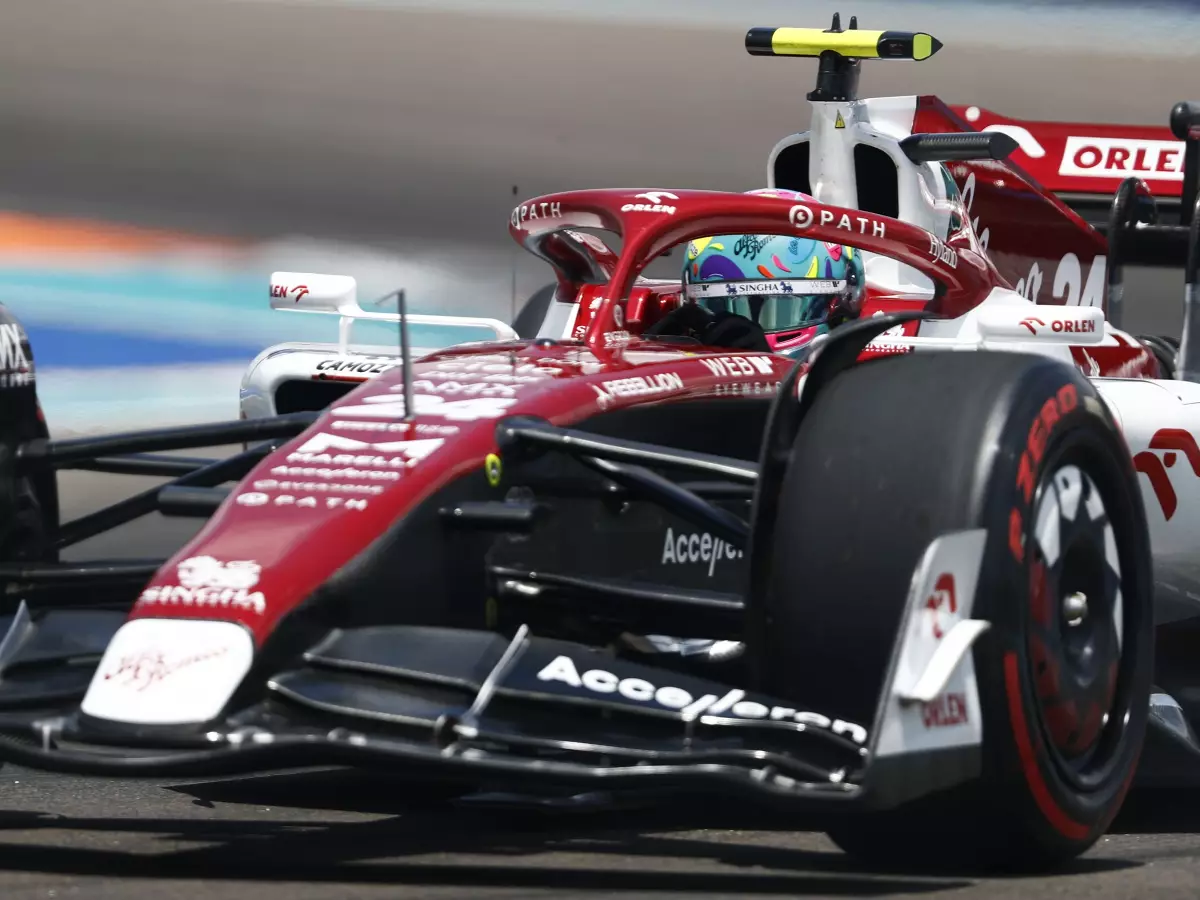 Guanyu Zhou Foto zur News: Alfa Romeo: "Zhous einziges Problem ist das Qualifying"