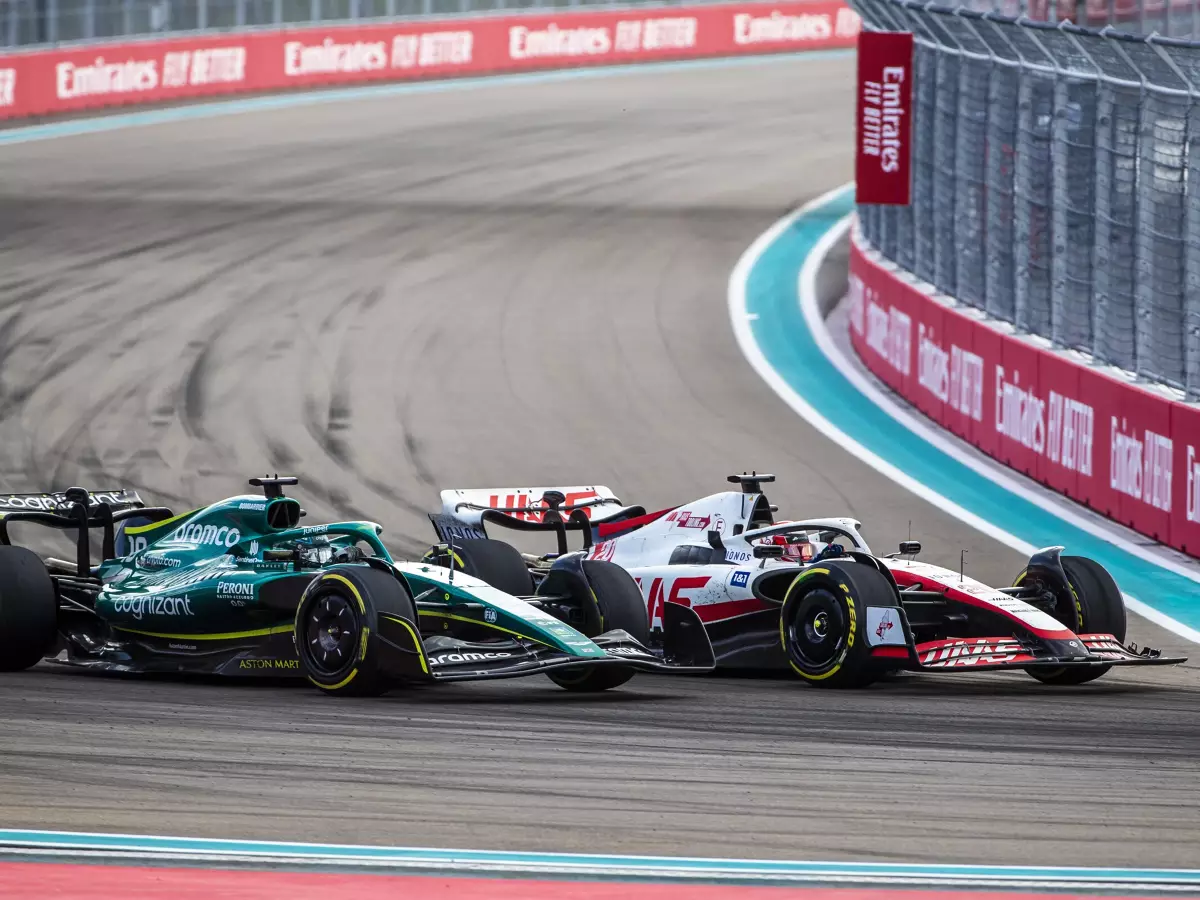 Kevin Magnussen, Lance Stroll Foto zur News: Magnussen zweimal mit Stroll kollidiert: "Hätten Punkte holen können"
