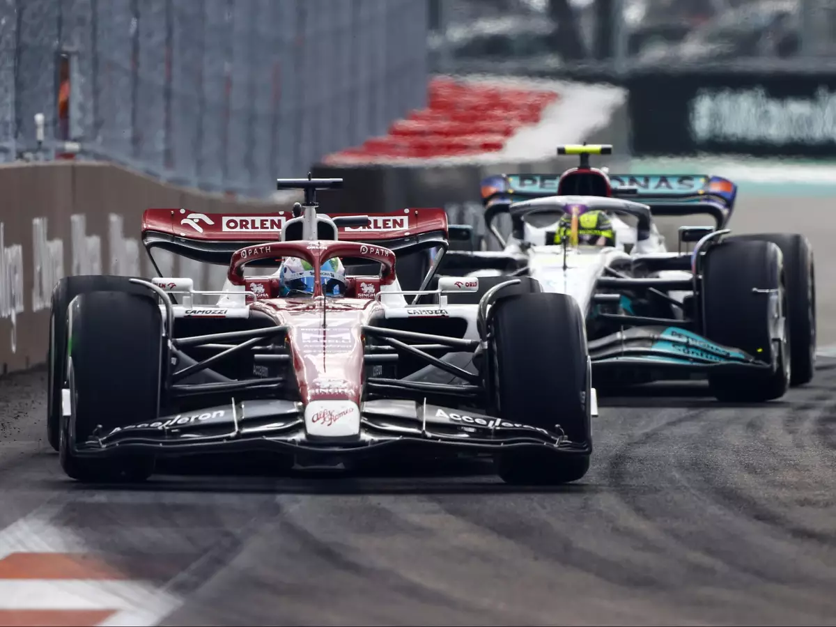 Valtteri Bottas, Lewis Hamilton Foto zur News: Alfa Romeo hofft auf ein "ruhiges Wochenende" mit Barcelona-Updates