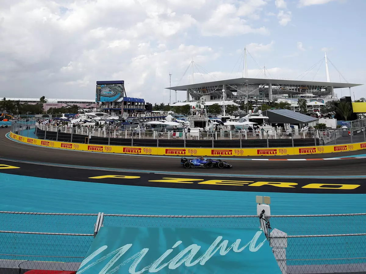 Carlos Sainz, Nicholas Latifi, Sergio Perez Foto zur News: Verstappen: Miami und Las Vegas nehmen nichts von Monaco-Status weg