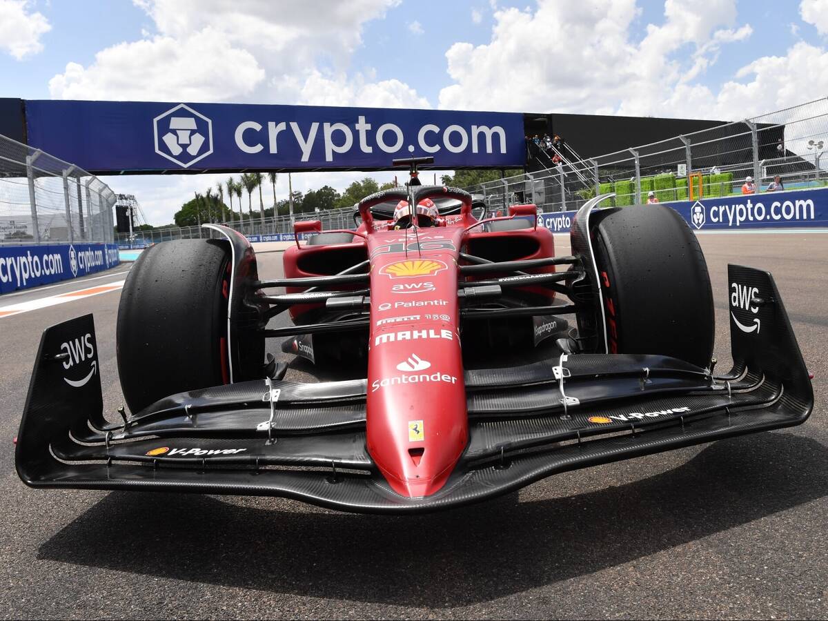 Foto zur News: Kampf um jede Hundertstel: Entfernt Ferrari einfach den Klarlack vom F1-75?