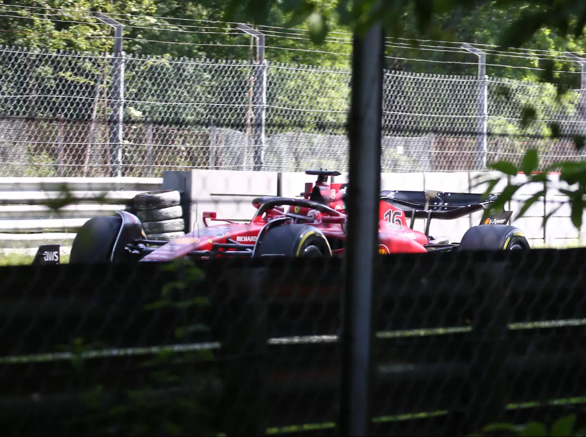 Charles Leclerc Foto zur News: Ferrari mit geheimem Filmtag in Monza: Neue Formel-1-Upgrades?