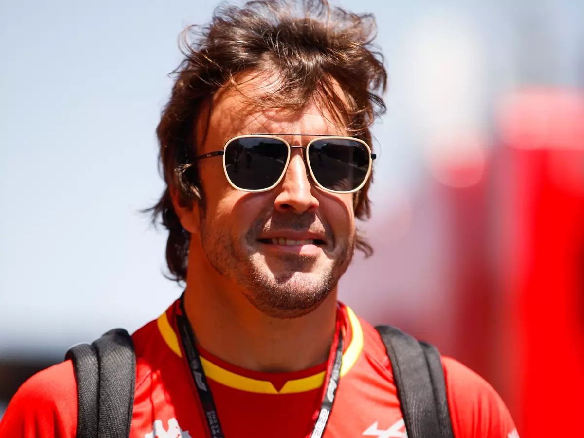Fernando Alonso Foto zur News: Alonso kritisiert Wittich: "Brauchen jemanden, der sich auskennt"