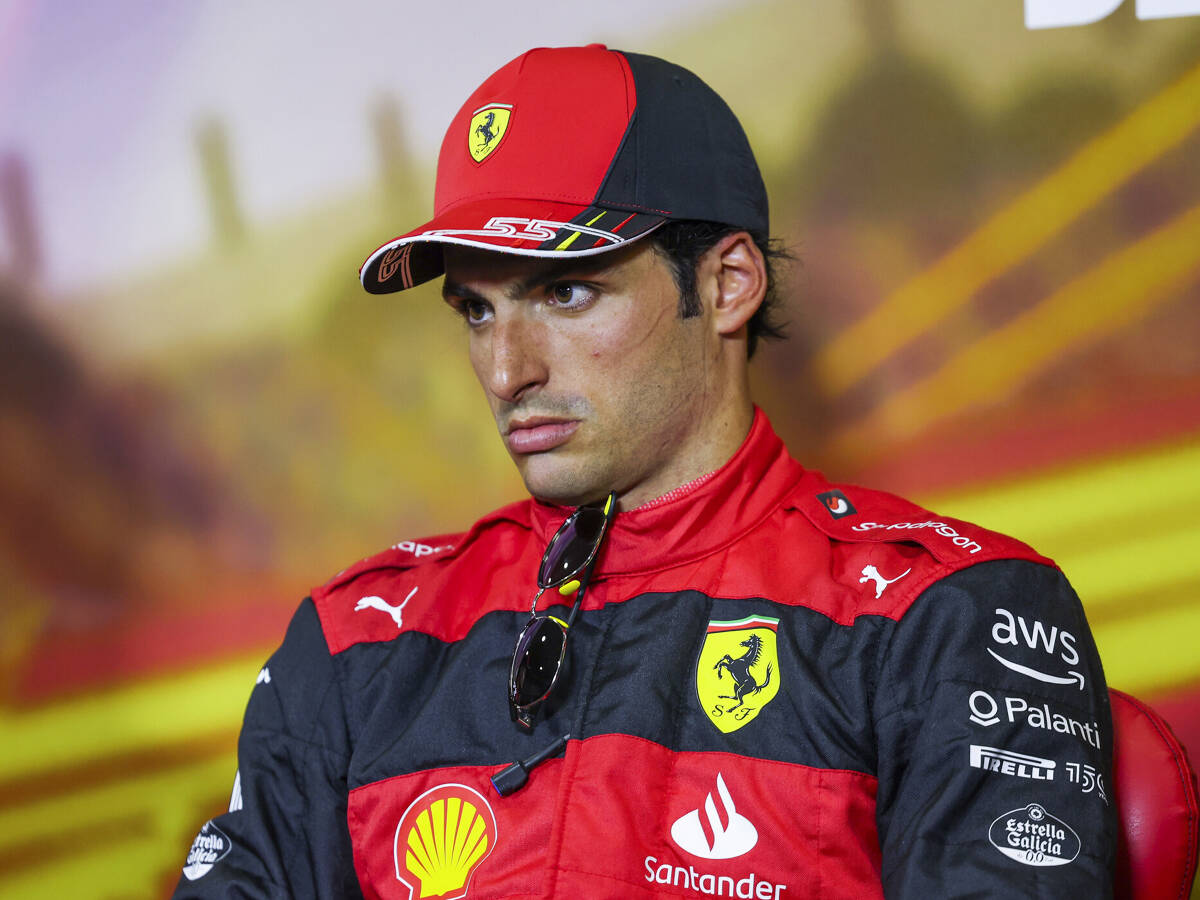 Foto zur News: Sainz gibt nach erneuter Klatsche zu: Leclerc kann mit Ferrari "mehr spielen"
