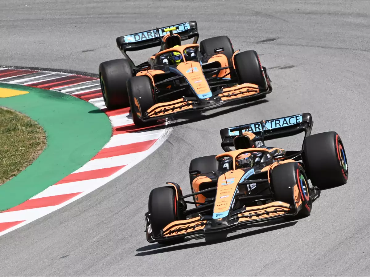 Daniel Ricciardo vor Lando Norris (McLaren) beim Formel-1-Rennen von Spanien 2022 Foto zur News: Daniel Ricciardo rätselt: Weniger Grip als jeder andere