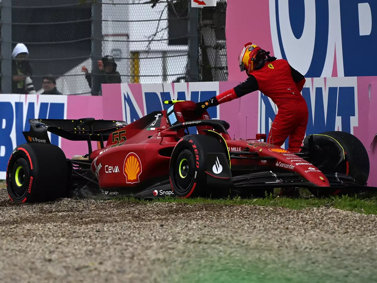 Carlos Sainz Foto zur News: Carlos Sainz: Ferrari hätte ohne Fehler mehr Rennen gewinnen können