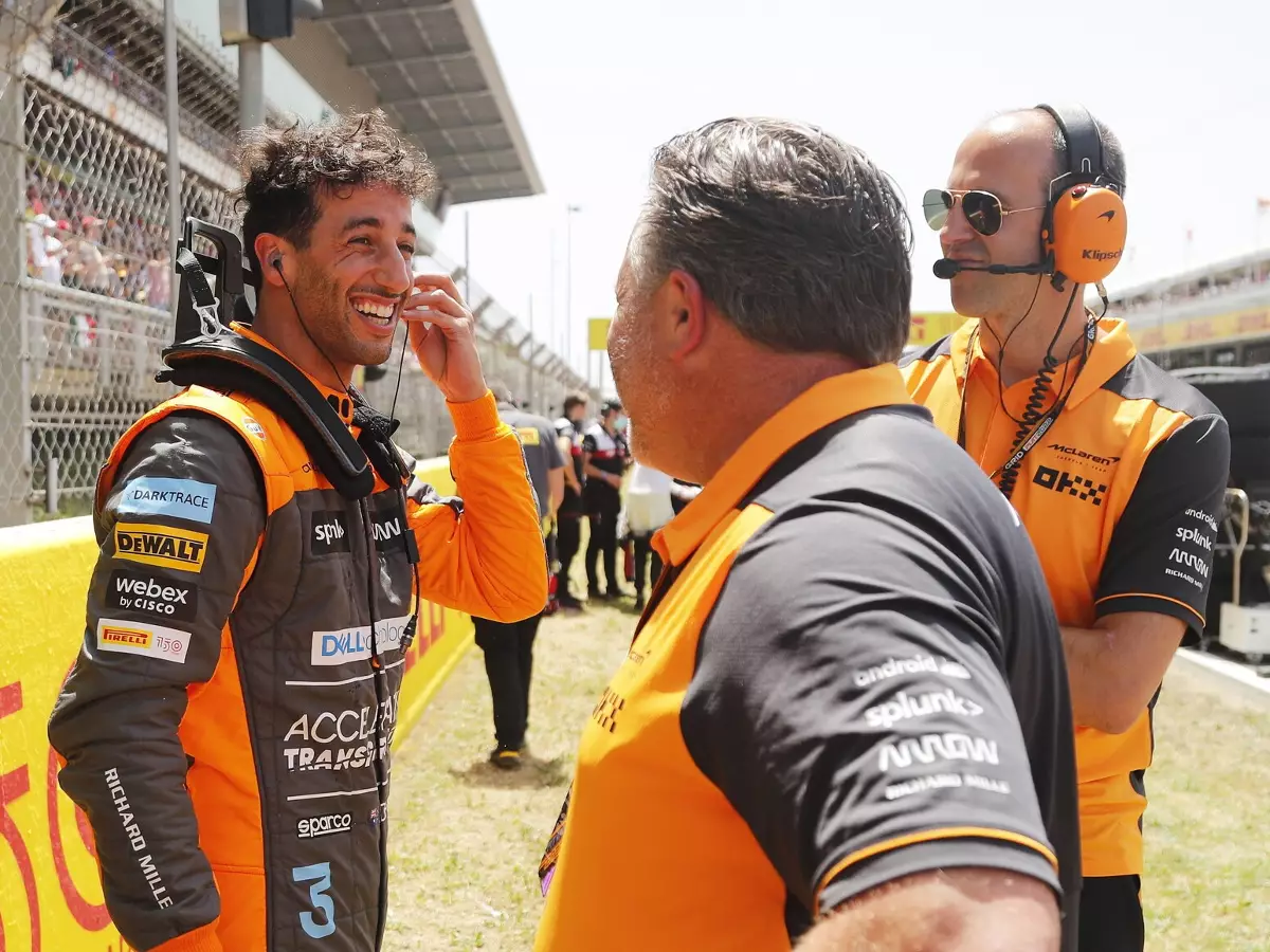 Daniel Ricciardo, Zak Brown Foto zur News: Daniel Ricciardo: McLaren-CEO erhöht via Interview den Druck