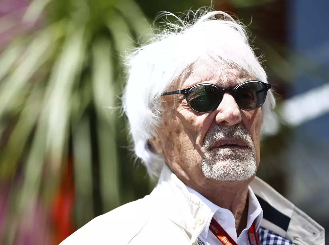 Foto zur News: Bernie Ecclestone: Habe mit der Pistole immer herumgealbert