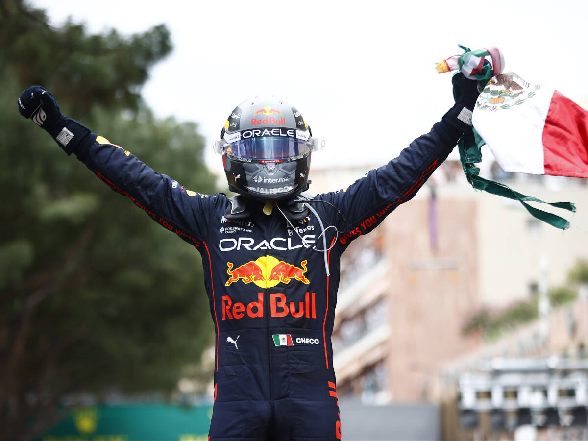 Foto zur News: Überraschung perfekt: Sergio Perez verlängert bis 2024 bei Red Bull