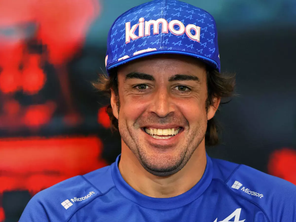 Foto zur News: Strafe vermieden: Fernando Alonso mit allen Wassern gewaschen