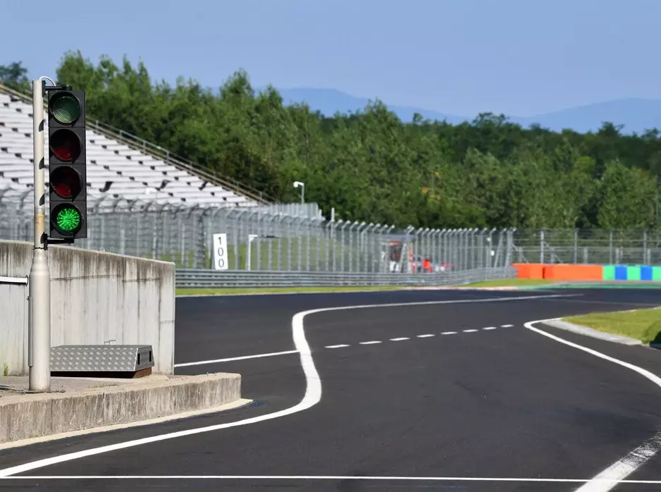 Foto zur News: Nach Ferrari-Protest: FIA gibt Klarstellung zu Boxenausfahrt heraus