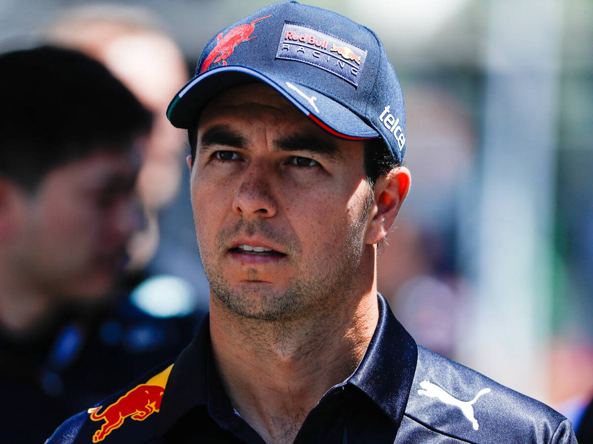 Foto zur News: Helmut Marko erklärt: Warum Red Bull so früh mit Sergio Perez verlängert hat