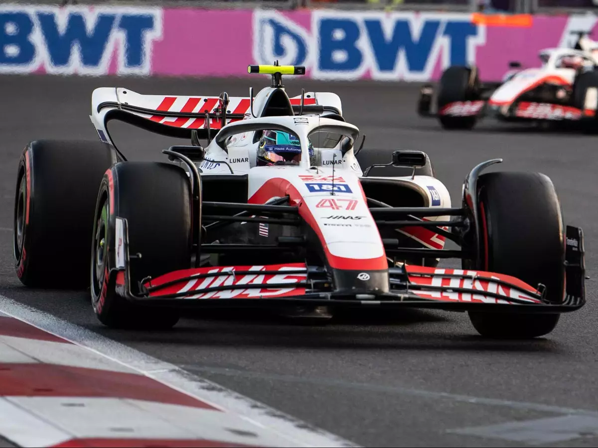 Mick Schumacher, Kevin Magnussen Foto zur News: Mick Schumacher: "Habe meinen Rücken nach zehn bis 15 Runden gespürt"