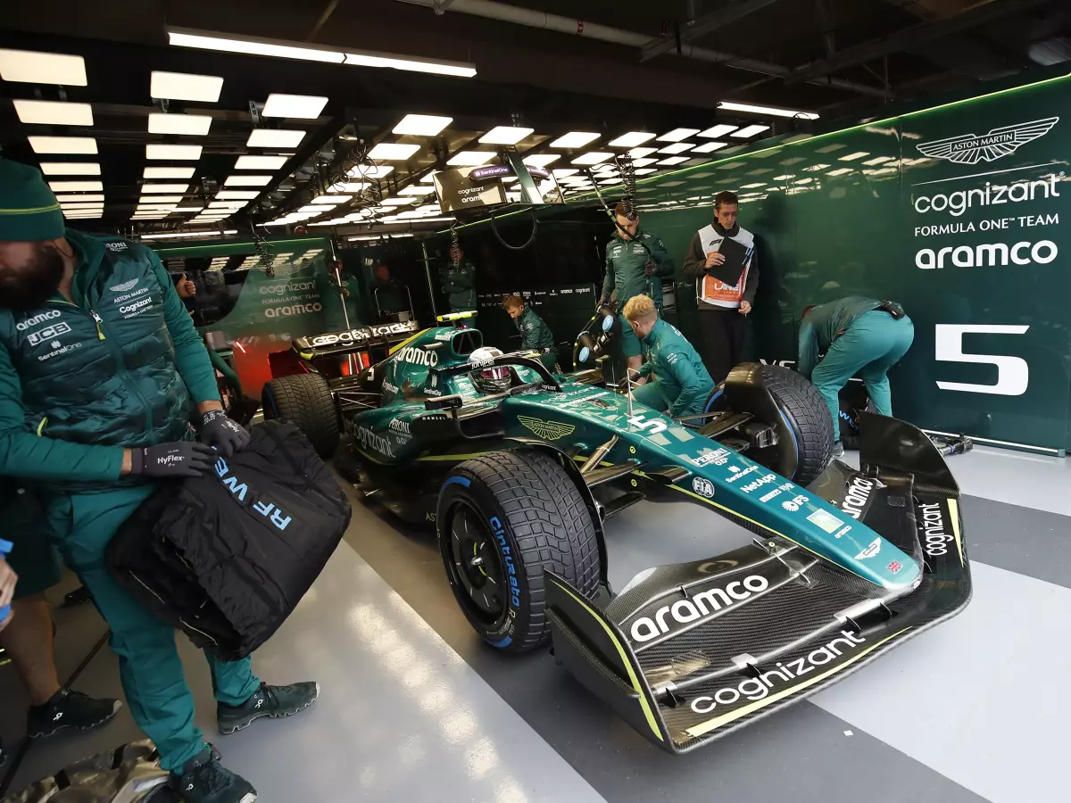 Sebastian Vettel Foto zur News: Vettels Rätselraten hat ein Ende: Aston Martin identifiziert Grund für Q1-Aus
