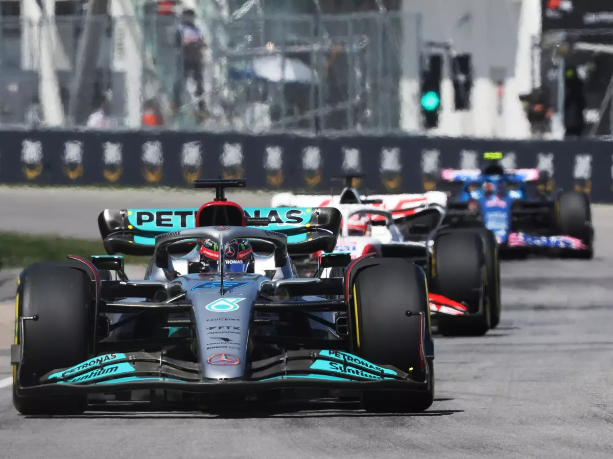 George Russell, Kevin Magnussen Foto zur News: Noch diese Woche: "Porpoising"-Treffen der FIA mit F1-Technikchefs