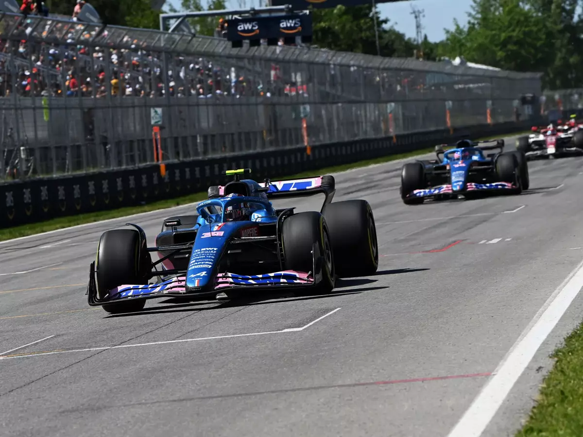 Foto zur News: Ocon lobt Teamwork: DRS-Hilfe für Alonso "perfekt umgesetzt"