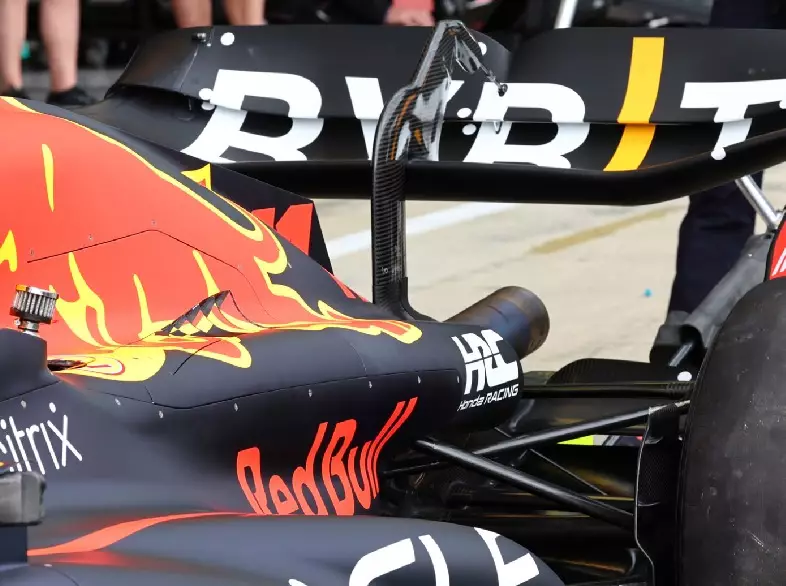 Das Motorhauben-Update am Red Bull RB18 beim Formel-1-Rennen in Silverstone 2022 Foto zur News: Formel-1-Technik: Warum Red Bull ein "Regalbrett" eingebaut hat