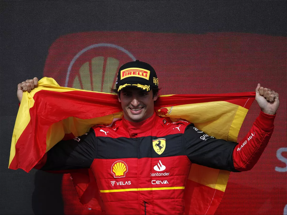 Foto zur News: Irrer Thriller: Carlos Sainz ignoriert Stallorder und gewinnt in Silverstone!