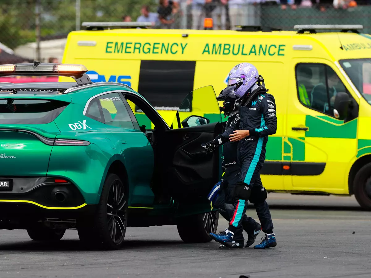 Foto zur News: Alexander Albon nach Kontrollen aus dem Krankenhaus entlassen