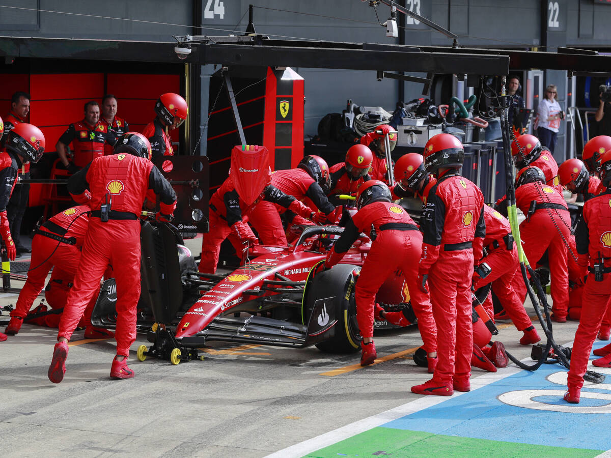 Foto zur News: Mattia Binotto erklärt: Deshalb hat Ferrari keinen "Doublestack" gemacht