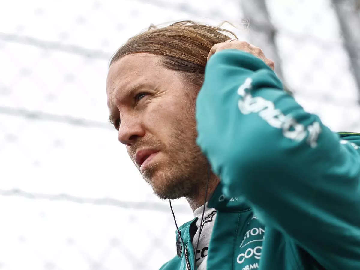 Sebastian Vettel beim Formel-1-Rennen in Ungarn (Budapest) 2022 Foto zur News: Sebastian Vettel: Formel-1-Teams sollten Überschüsse spenden!