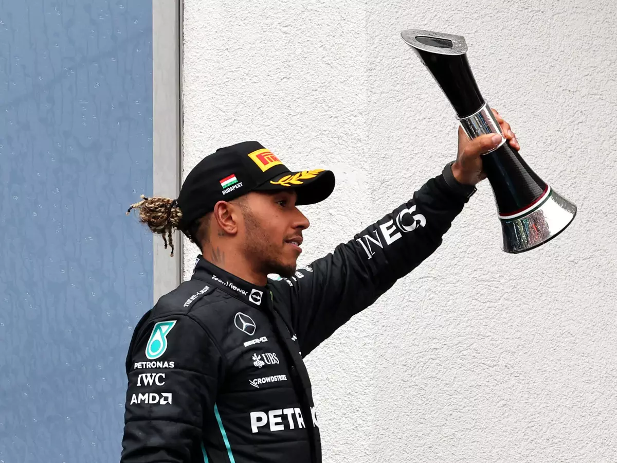 Foto zur News: Neuer Mercedes-Vertrag: Hamilton denkt bereits an Verlängerung