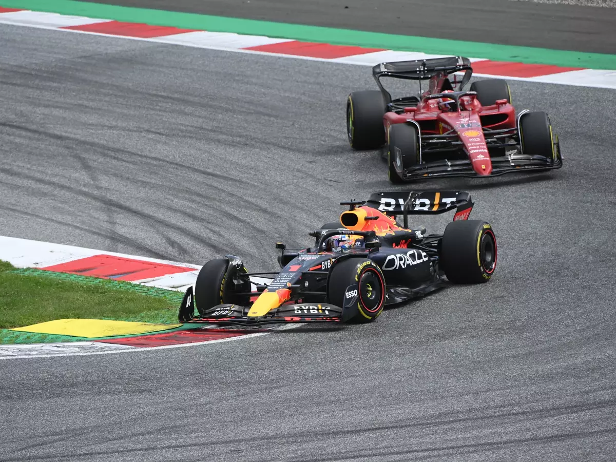 Max Verstappen, Charles Leclerc Foto zur News: Marc Surer: Leclerc und Verstappen "auf dem gleichen Niveau"