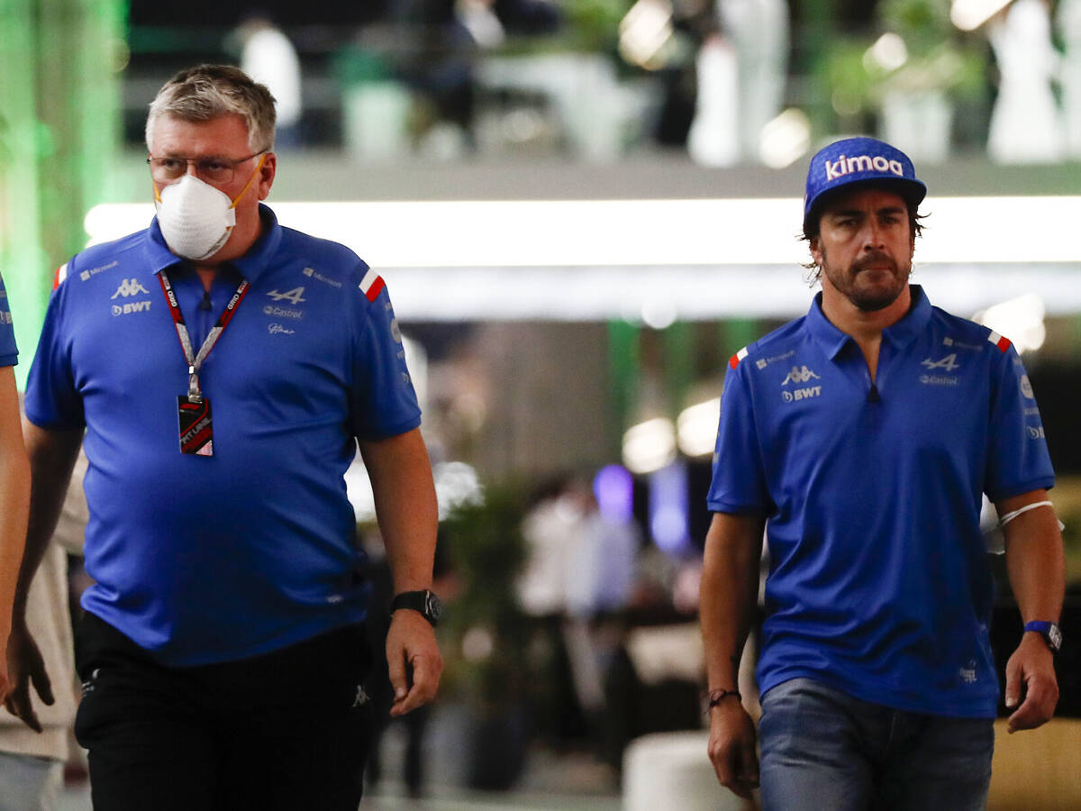 Foto zur News: Alpine-Boss überzeugt: Zusammenarbeit mit Alonso leidet nicht unter Trennung
