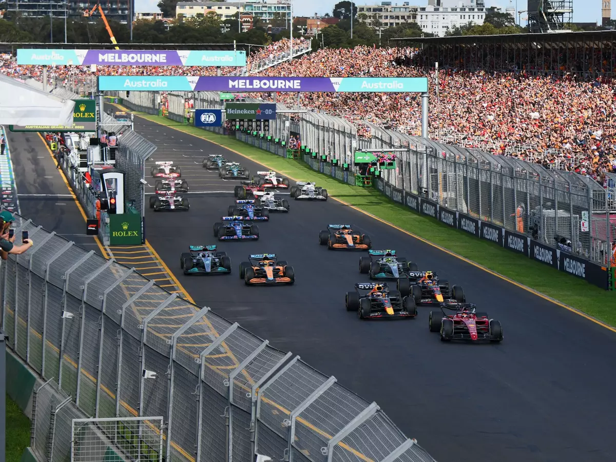 Der Start zum Formel-1-Rennen in Melbourne 2022 Foto zur News: Formel-1-Kalender 2023: Australien-GP erneut erst im April