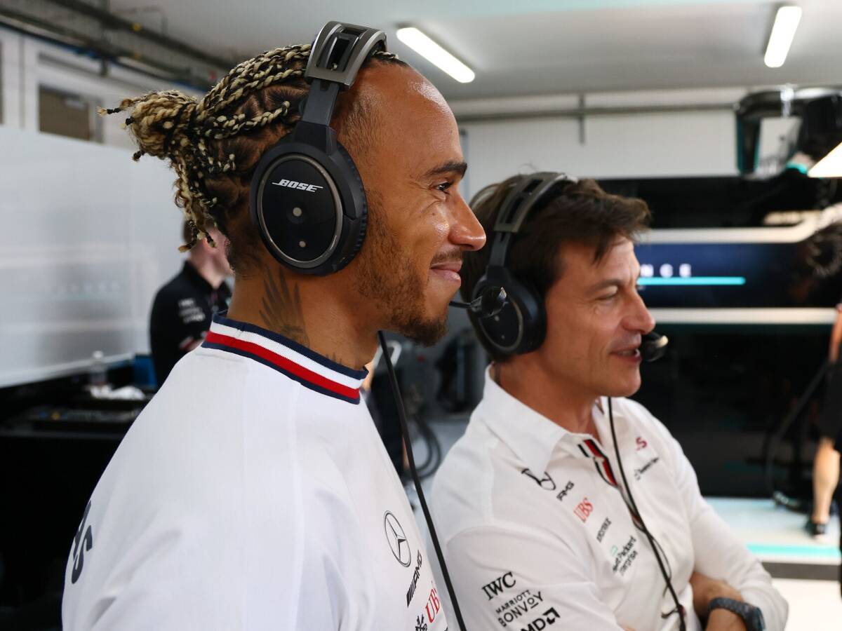 Foto zur News: Toto Wolff sicher: Lewis Hamilton wird auch 2023 für Mercedes fahren